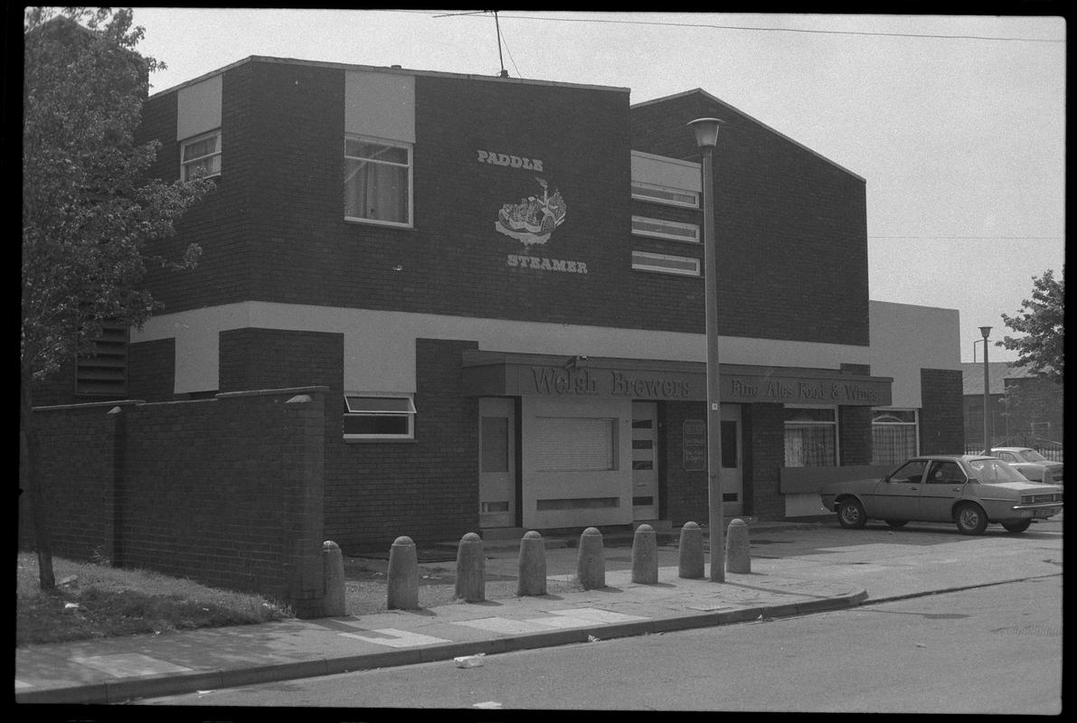 The Paddle Steamer Public House, Butetown.