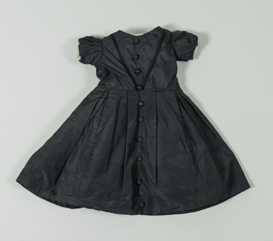 child&#039;s mourning dress