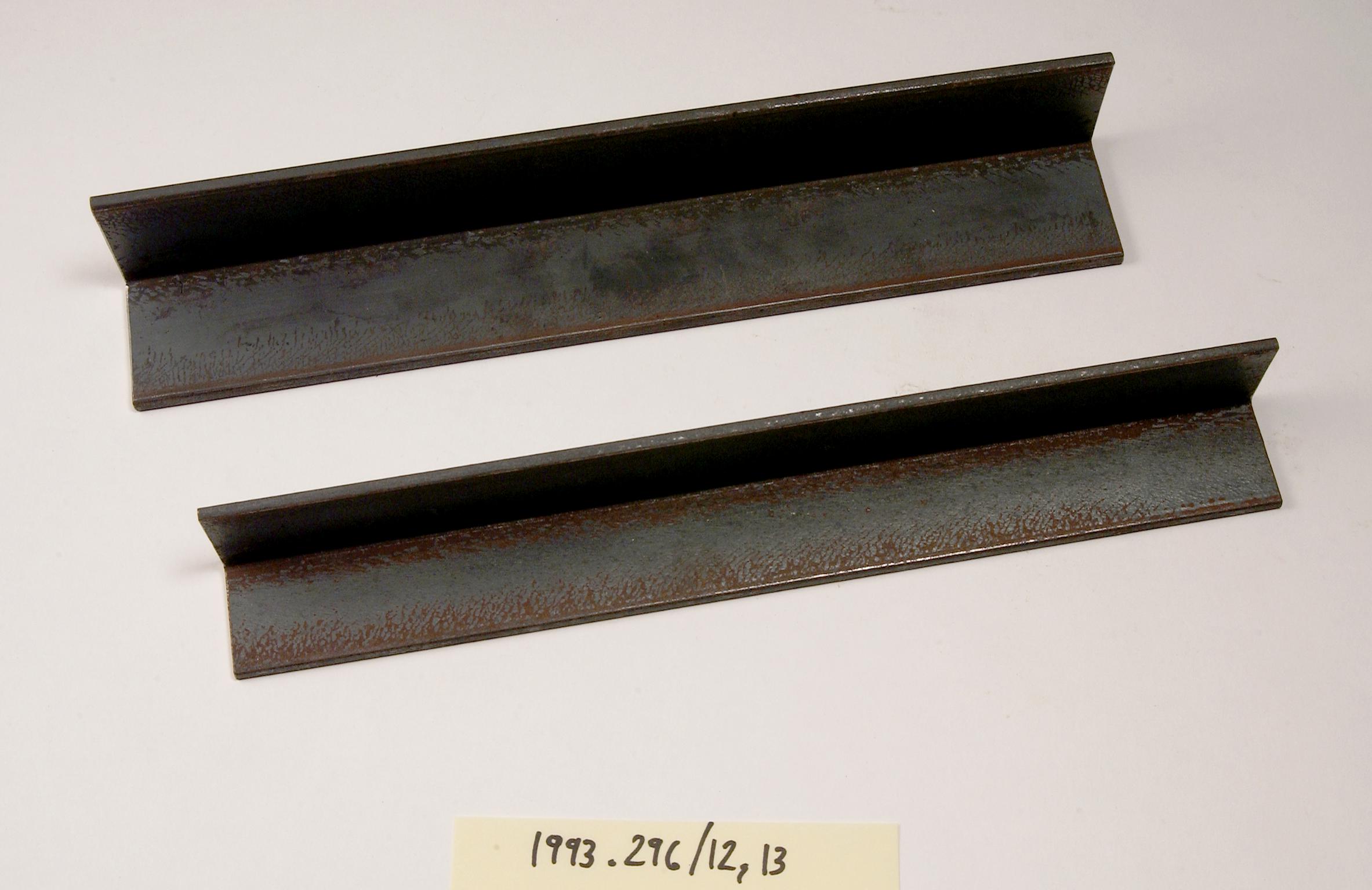 Samples of steel angle - &#039;L&#039; cross section