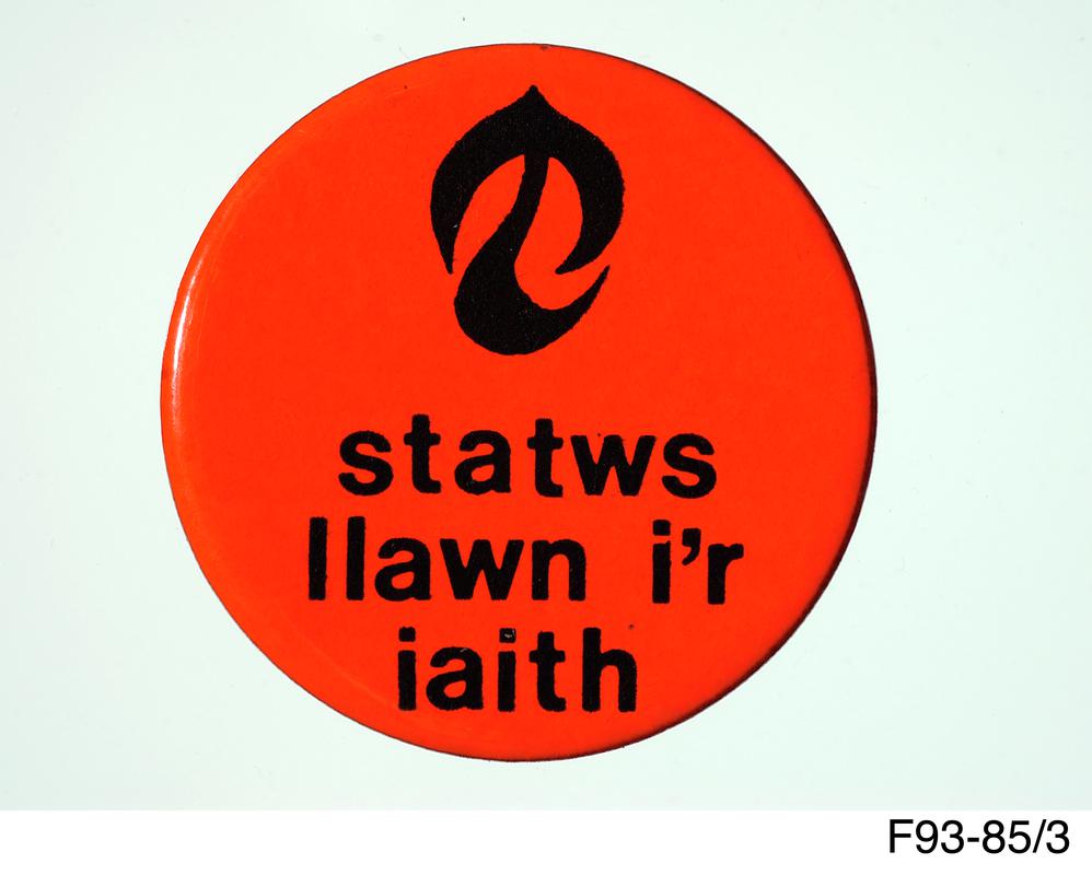 Badge &#039;statws llawn i&#039;r iaith&#039;