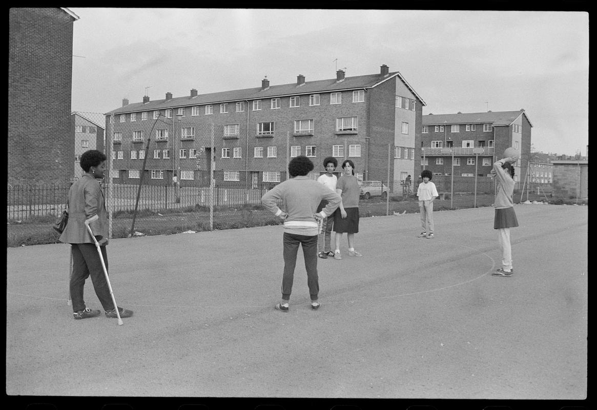 Butetown, negative