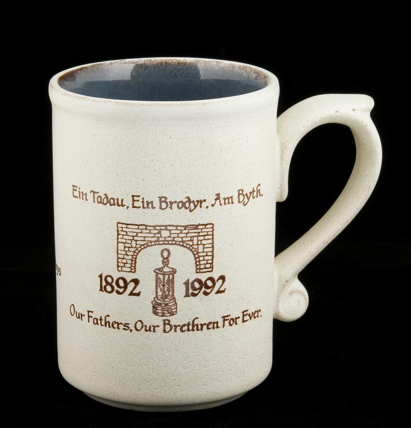Commemorative mug for Parc Slip Explosion, 1892-1992 (front)