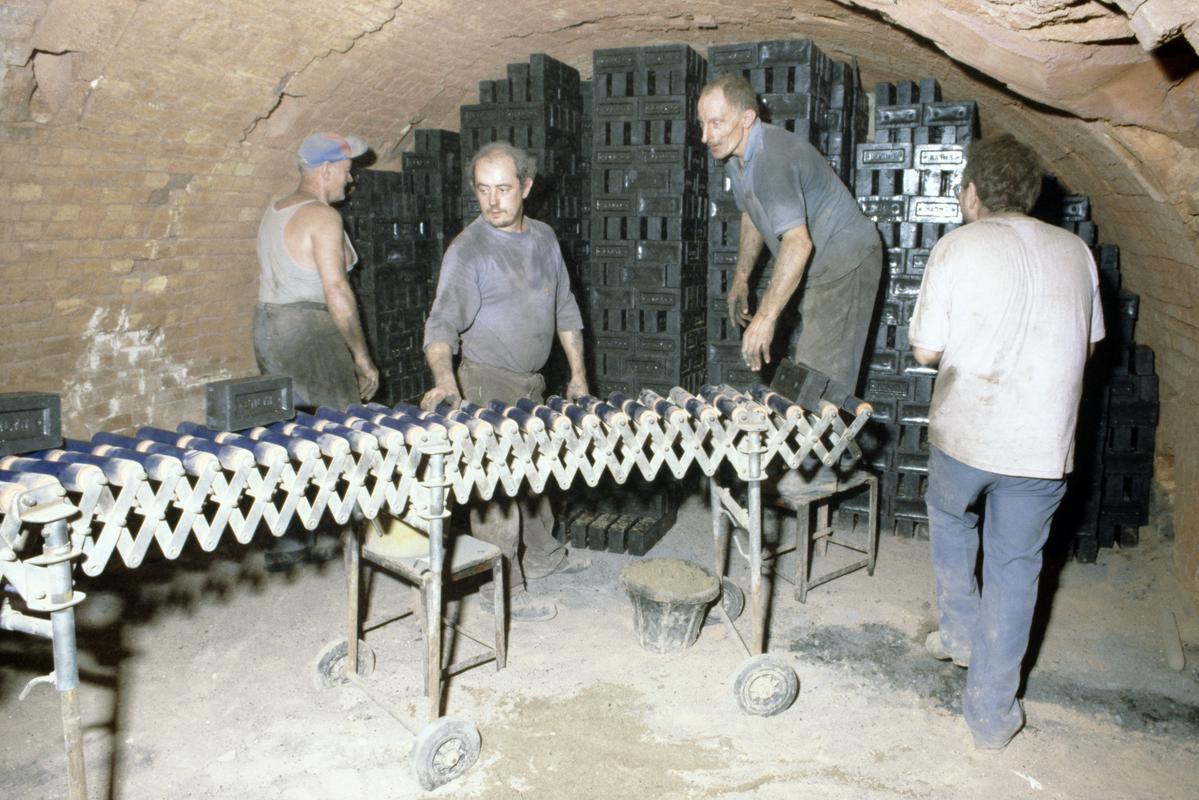 Emlyn brickworks, slide