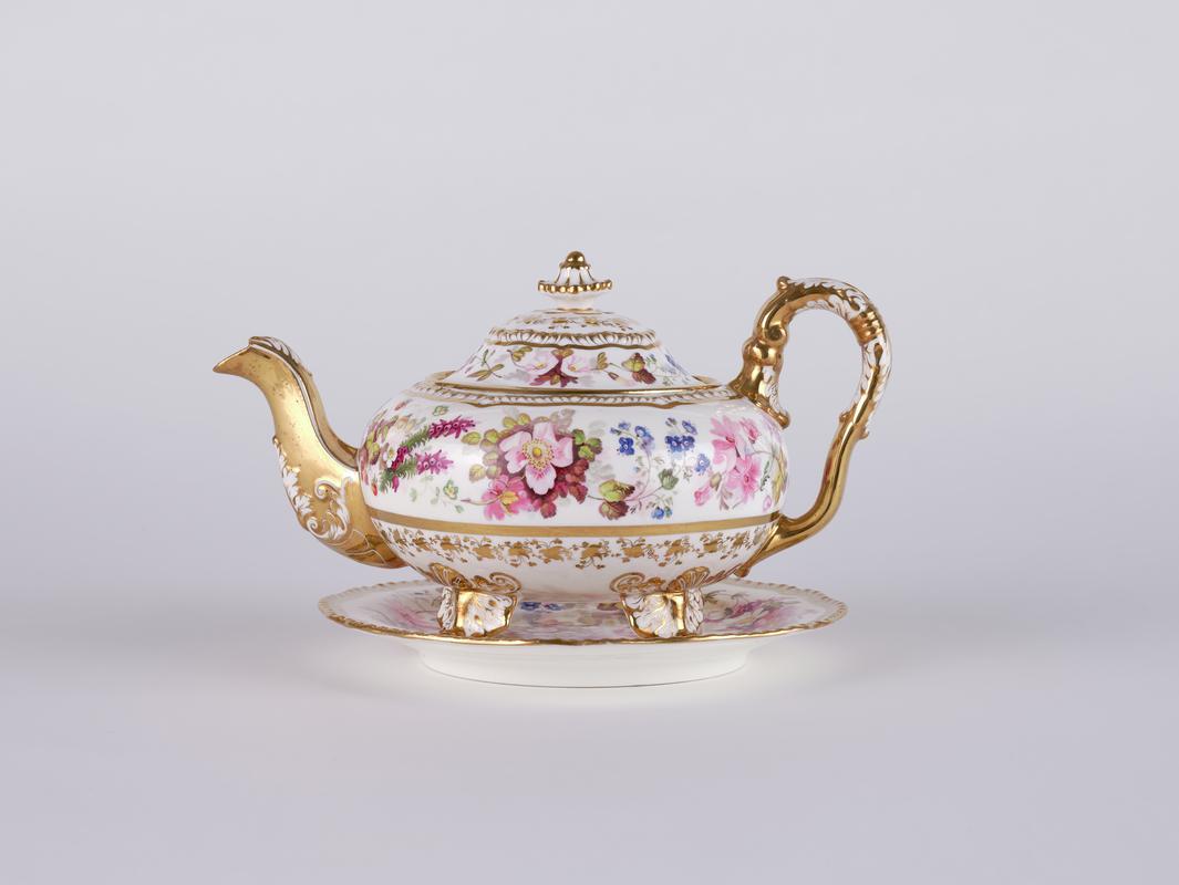teapot, cover &amp; stand, c1824-1827