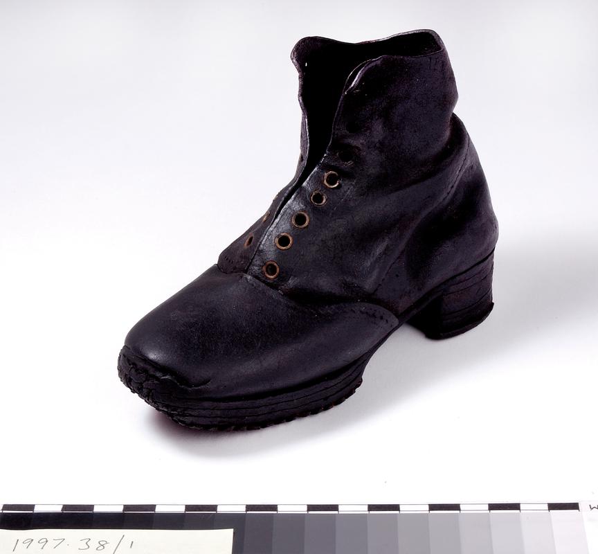 Child&#039;s miner&#039;s left foot boot
