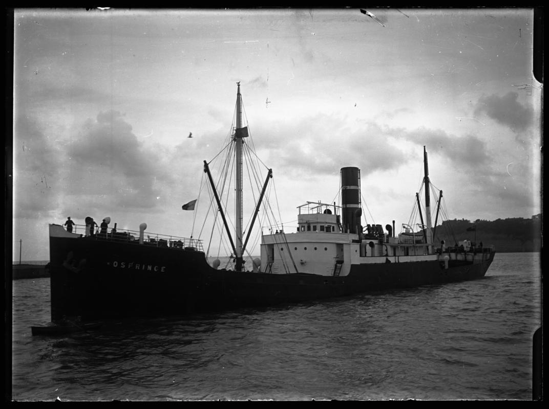 3/4 port bow view of S.S. OSPRINGE and waterman&#039;s boat at Penarth Head, c.1936.