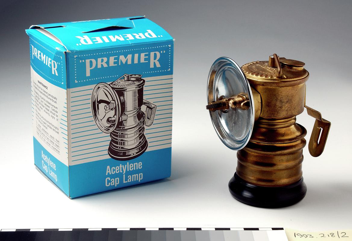 Miner&#039;s carbide cap lamp with box