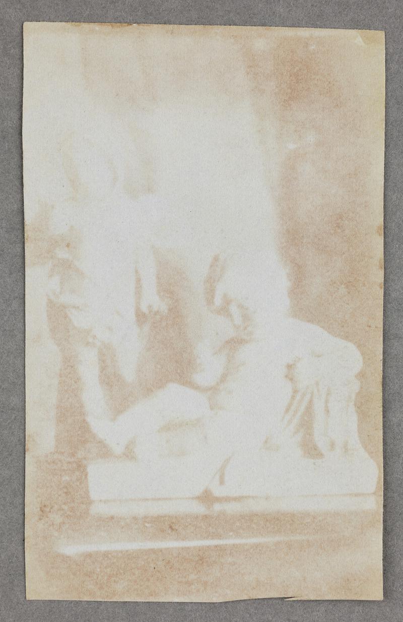statue of two cherubs, photograph