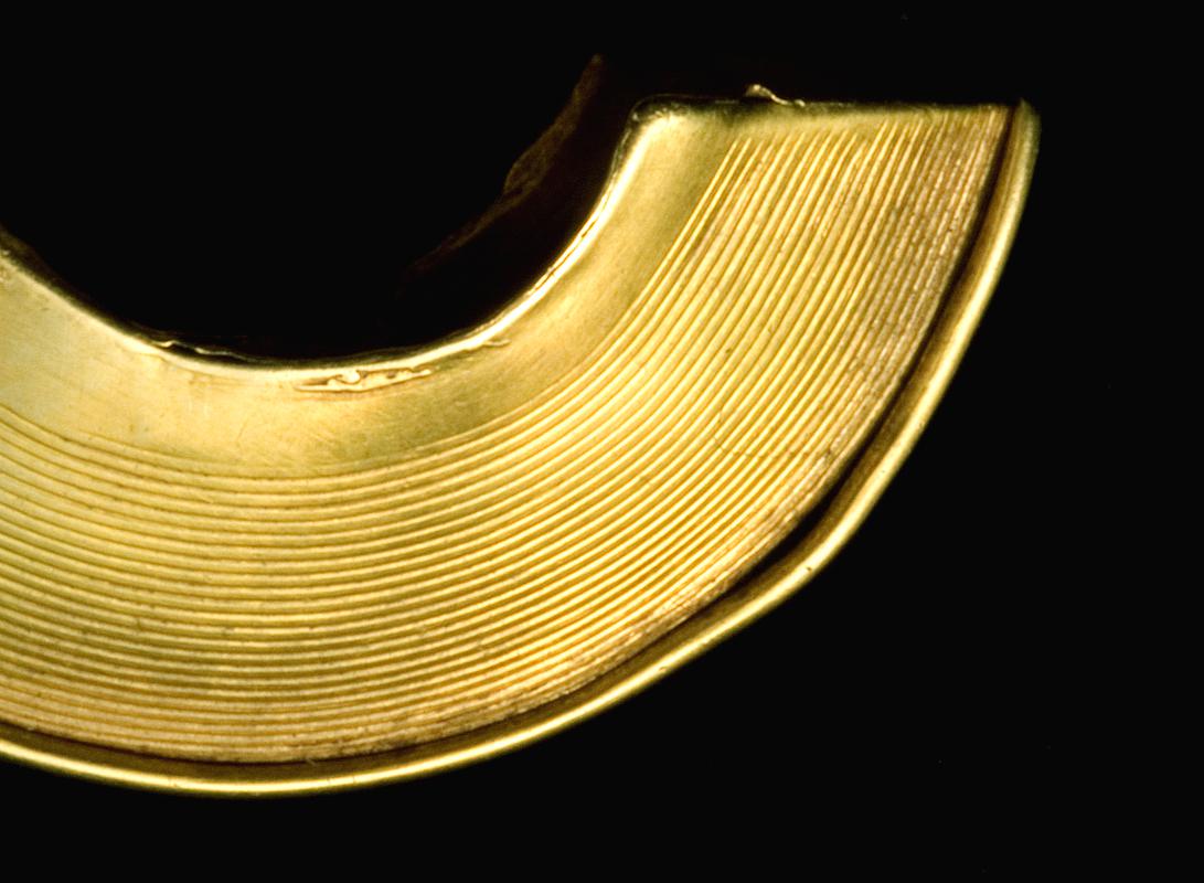 Late Bronze Age gold penannular lock ring