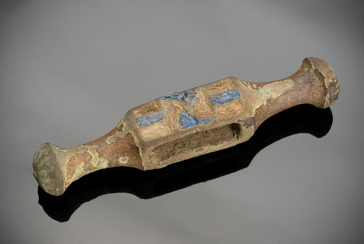 Copper alloy toggle decorated with enamel