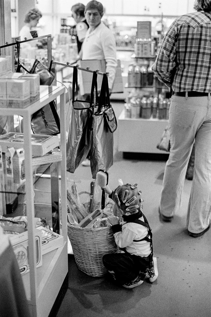 USA. ARIZONA. Phoenix. Family shopping in Goldwaters department store. 1979.