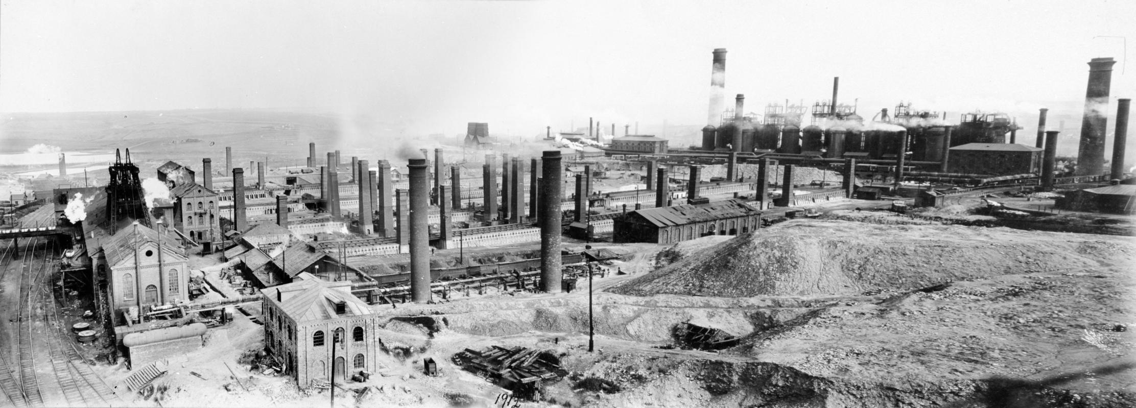 Panorama of Tsentralnaia Colliery and coke oven batteries of the New Russia Company.