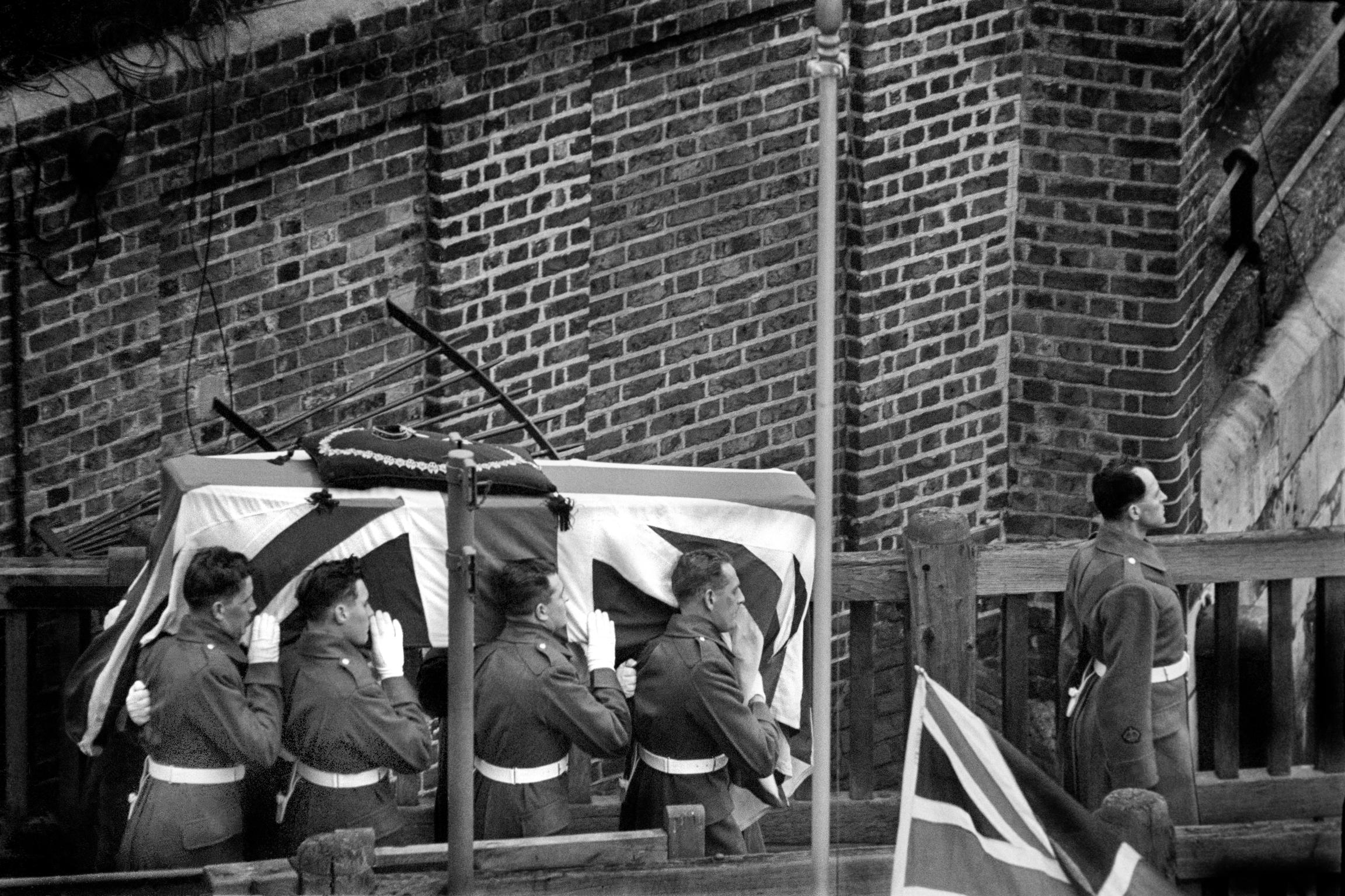 Winston Churchill funeral. Churchill's lead-lined coffin is carried to a barge at Tower Pier. London, UK