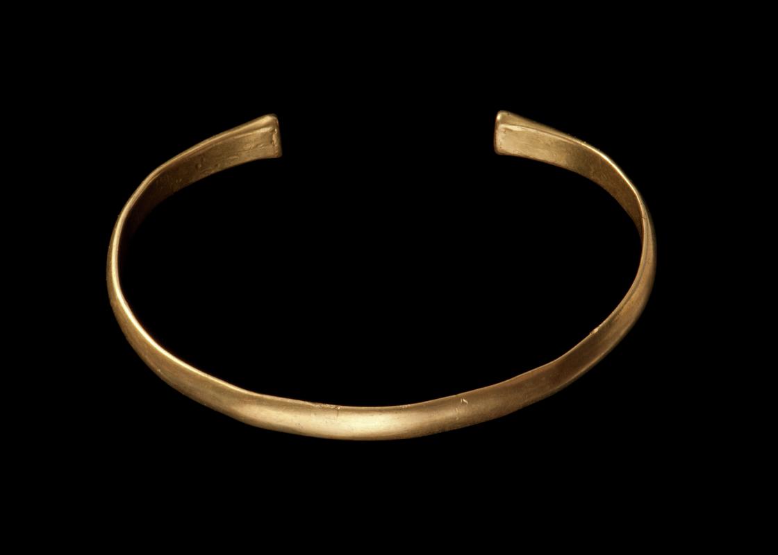 gold bracelet, armlet or anklet