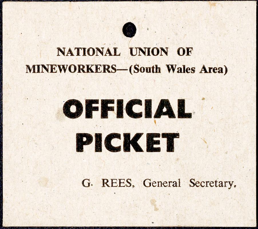 N.U.M. Official Picket, badge