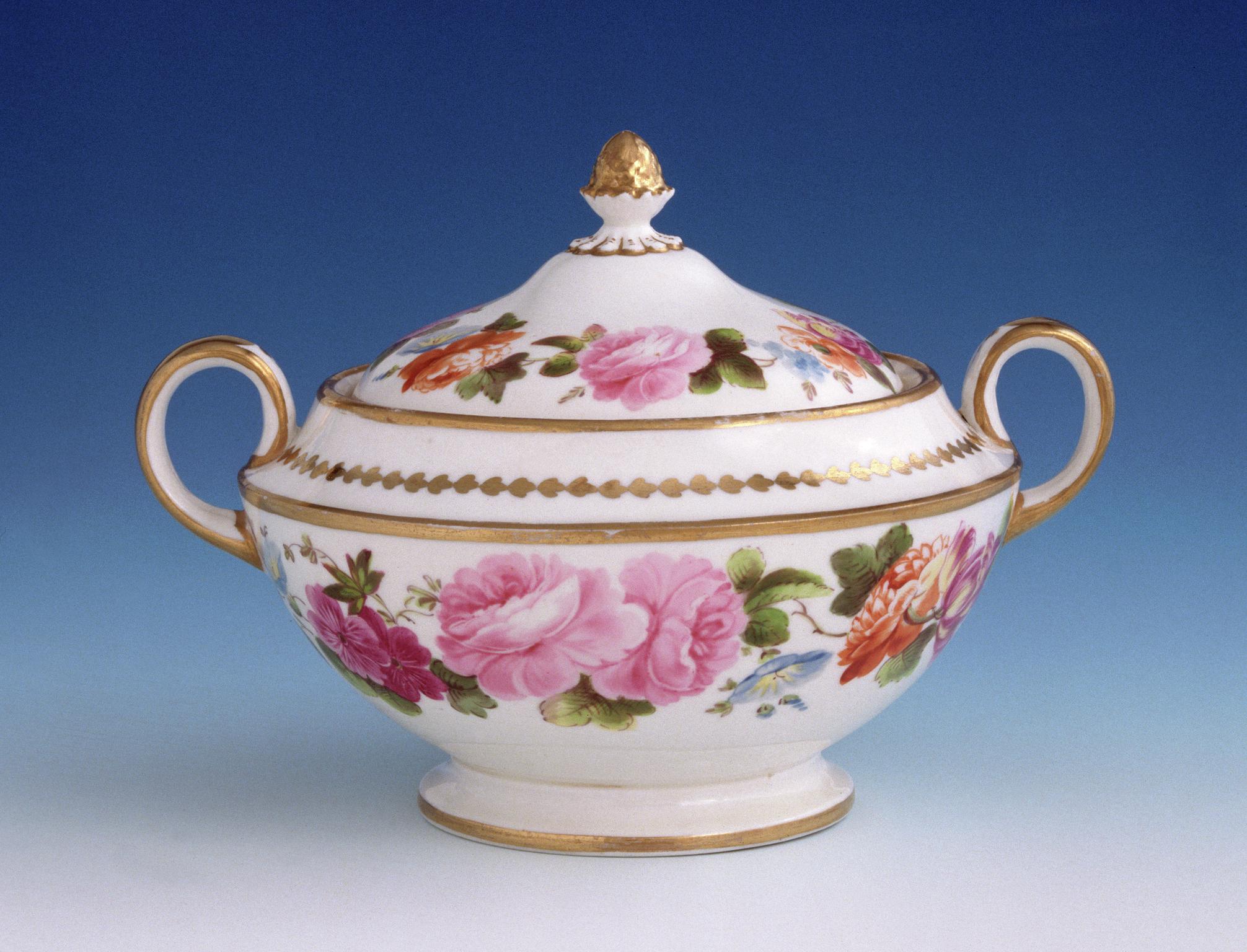 Tureen, cream with cover