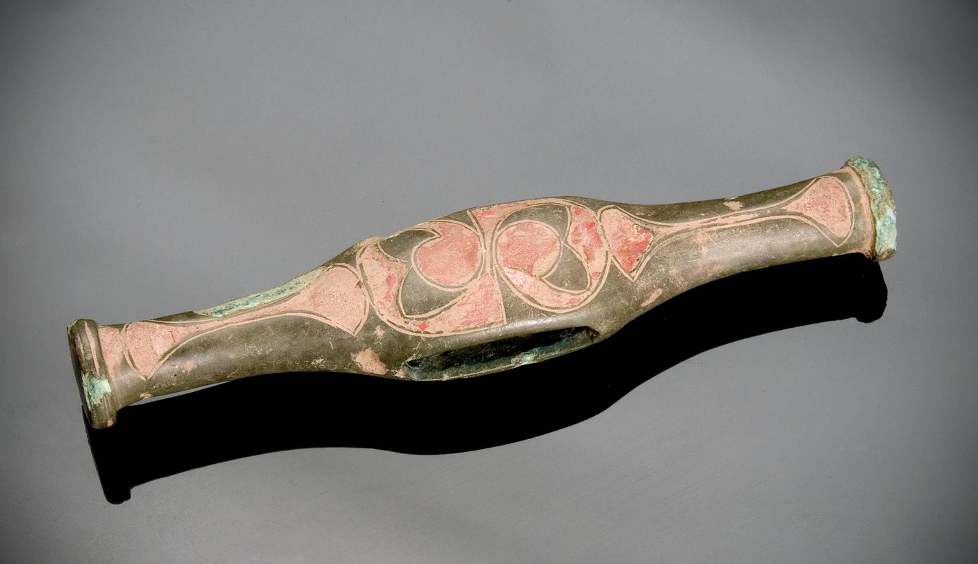 Copper alloy toggle decorated with red glass