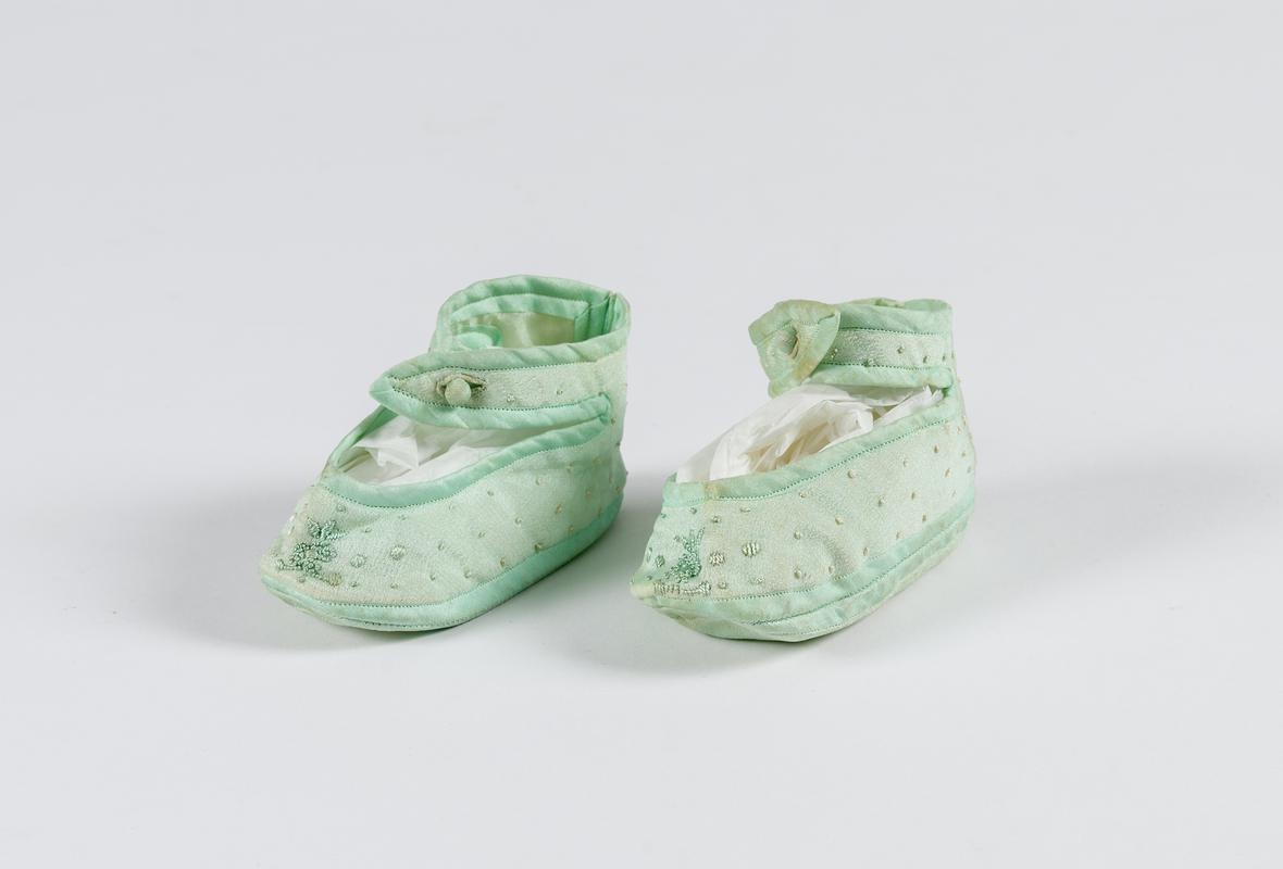 baby&#039;s shoes