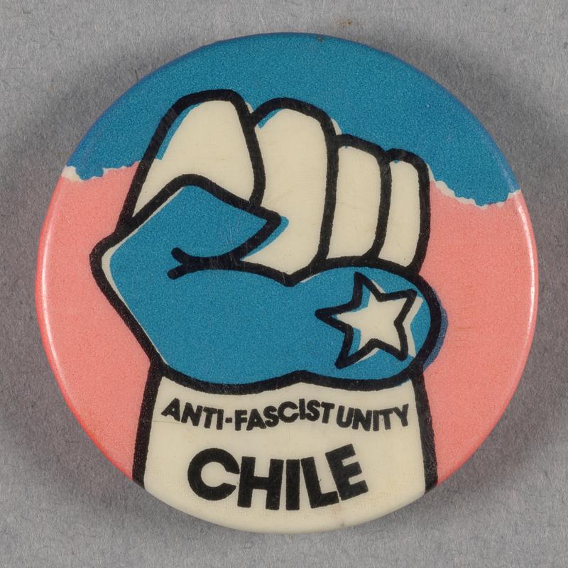 Badge with slogan &#039;ANTI-FASCIST UNITY CHILE&#039;.