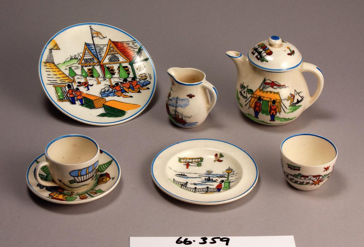 Doll's tea set
