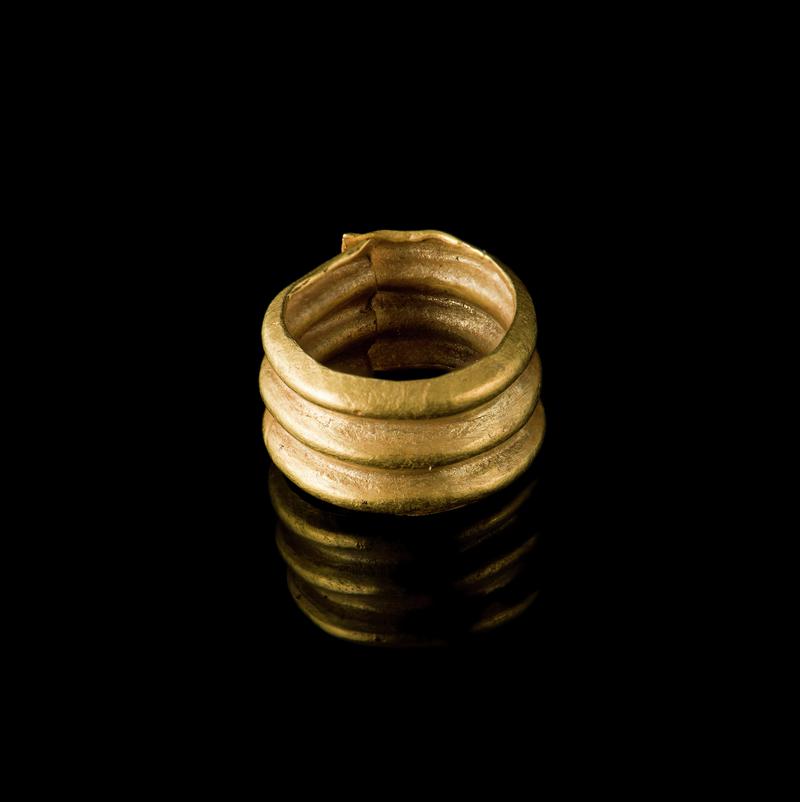 Middle Bronze Age gold penannular ring