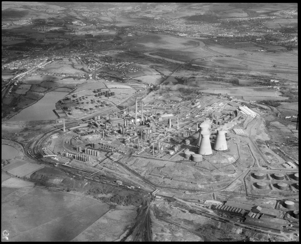 Llandarcy oil refinery, negative