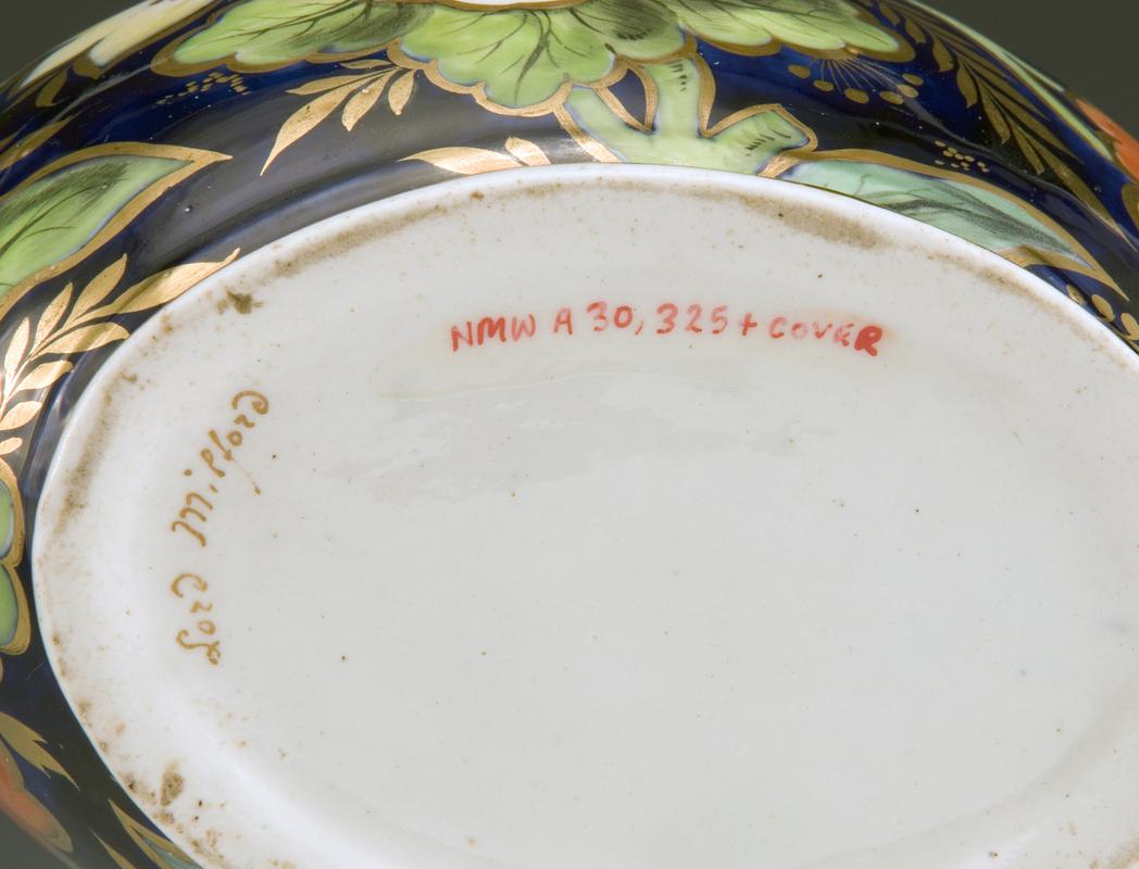 Sugar bowl with cover