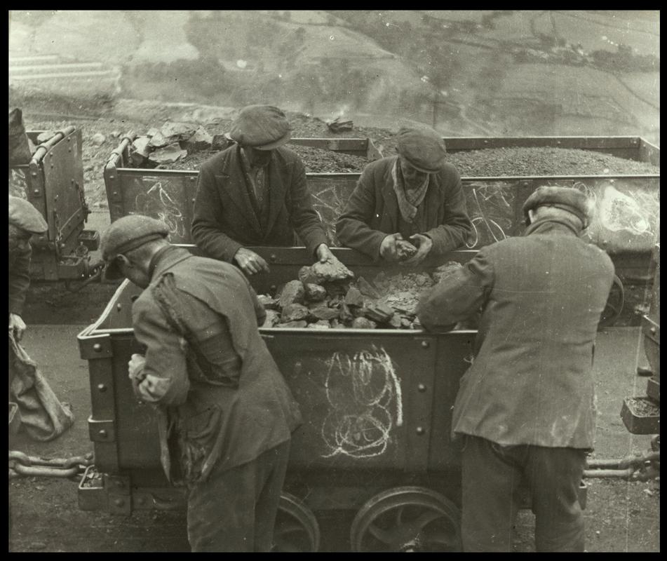 unemployed miners in the Rhondda