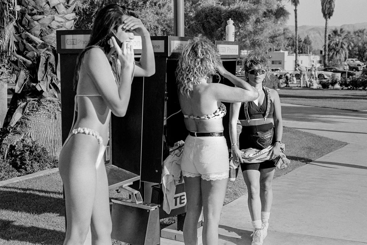 USA. CALIFORNIA. Palm Springs. A retreat for the famous and wealthy. Right on the San Andreas Fault.  Among the two million people who visit each year to soak up the sun are college students at Spring Break. A favourite pastime is cruising - driving up and down the main street or showing off on the sidewalk. 1991.