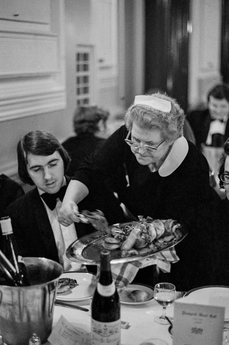 GB. WALES. Cardiff. Hunt Ball at the City Hall. Dinner is served. 1973