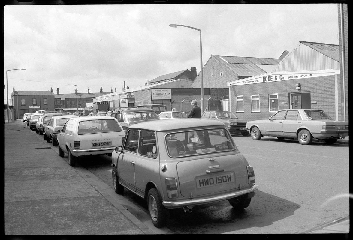 Harrowby Street, showing &quot;New Lock&quot; pub in the background.