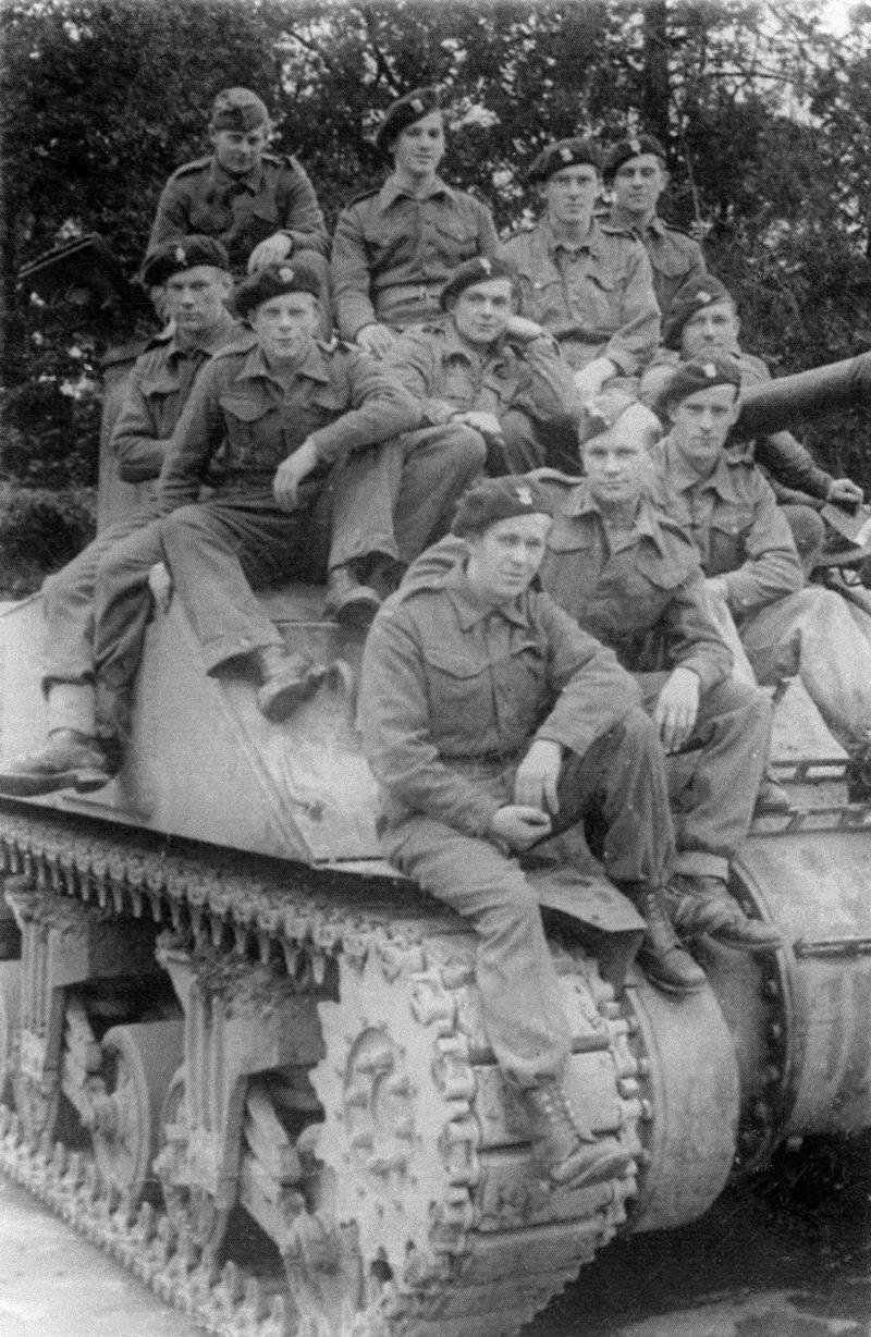 Group of soldiers on an army tank  (1943/44)