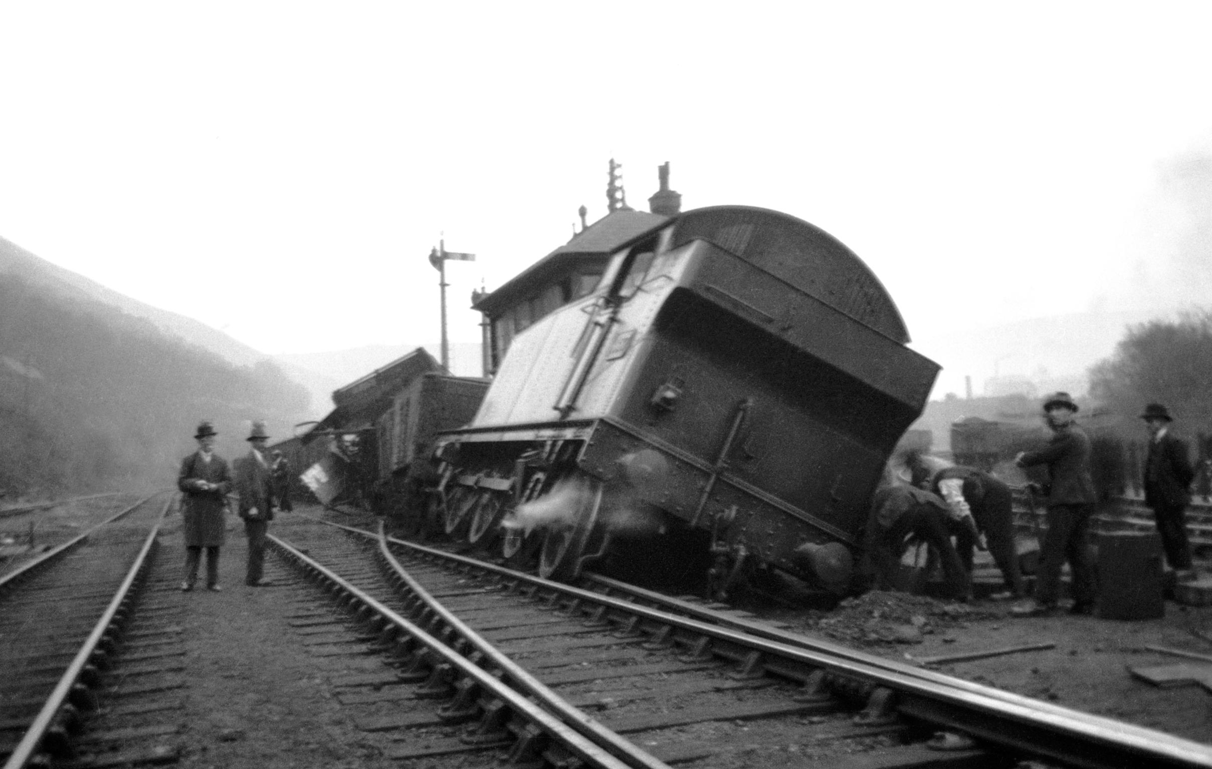 Derailment of coal train at Abercarn, negative