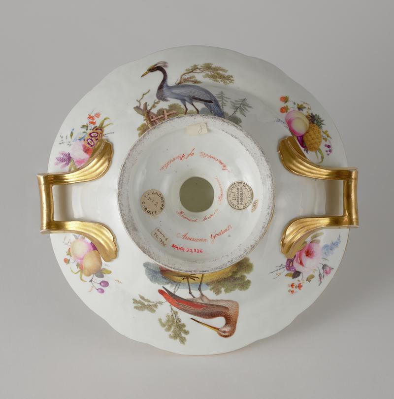 Dish, dessert, centre