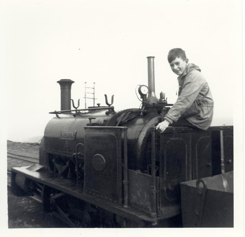 Mr John Davies on the engine &#039;Nesta&#039; (Hunslet No 704)