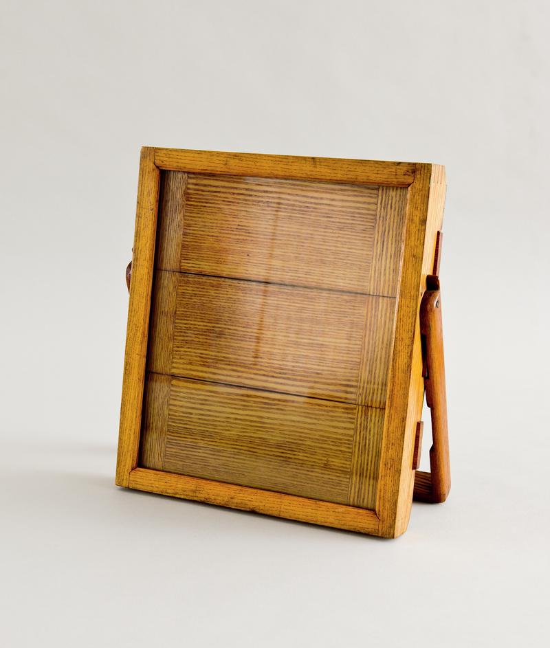 Photographic printing frame with three-barred back, with stand.