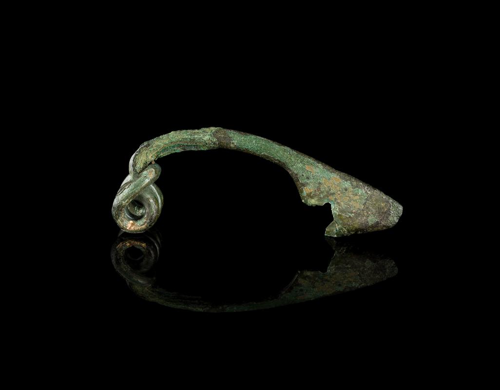 Roman copper alloy one piece brooch