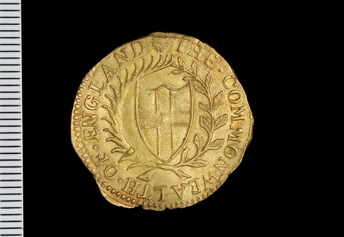 Commonwealth double crown