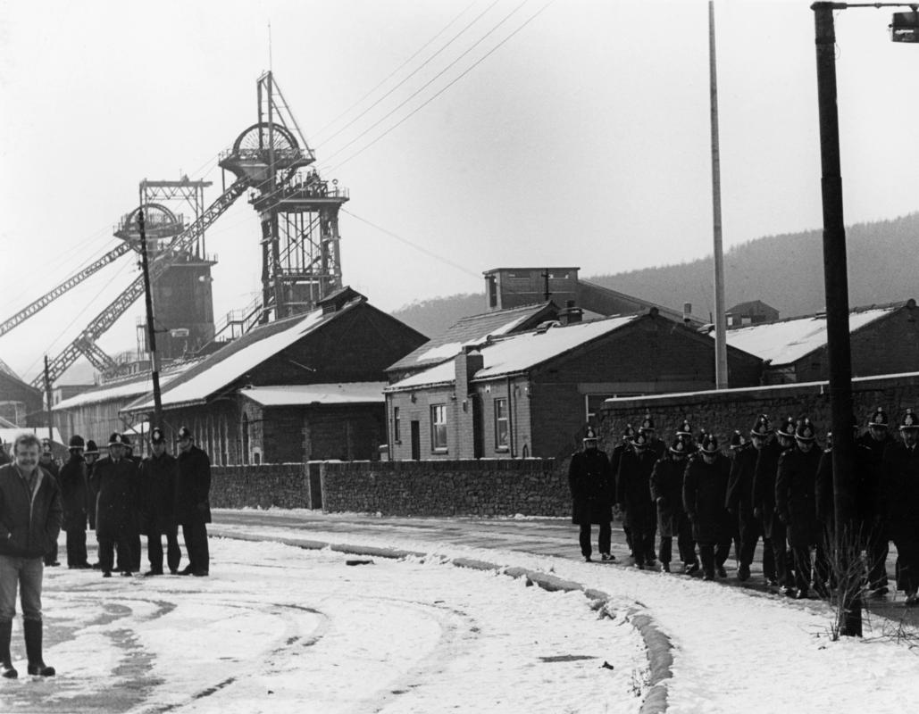 1984 strike  : Police at Abercynon Colliery