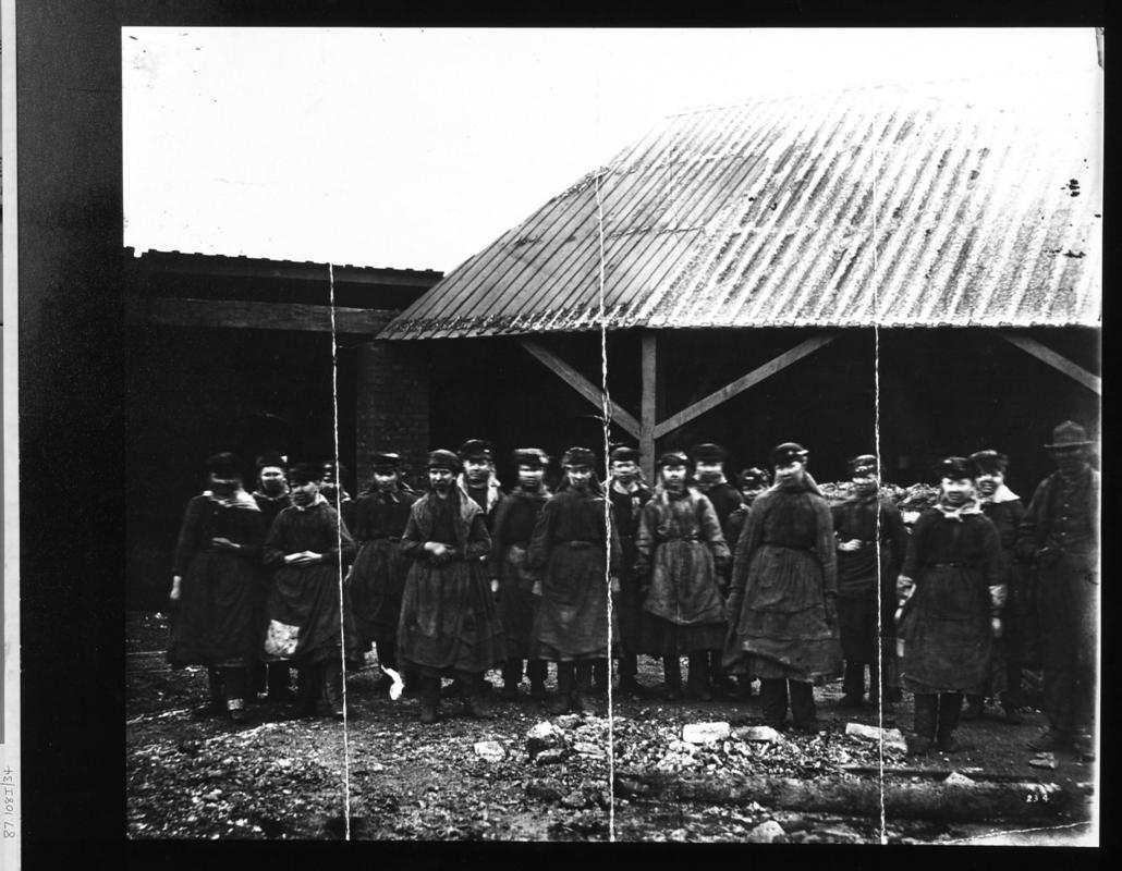 Women surface workers, Bwllfa Colliery, Aberdare