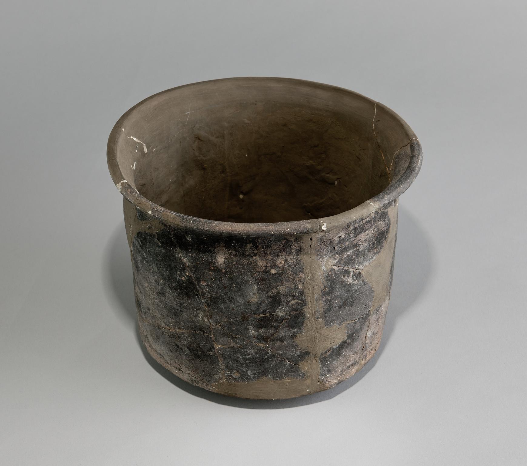 Medieval / Post-Medieval pottery cooking pot