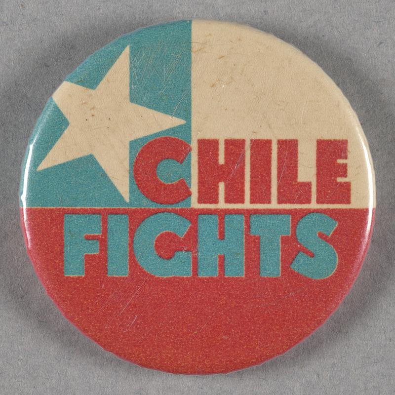 Badge with slogan &#039;CHILE FIGHTS&#039;.