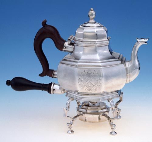 Tea kettle, stand and spirit lamp by Robert Watts, 1711-12. 