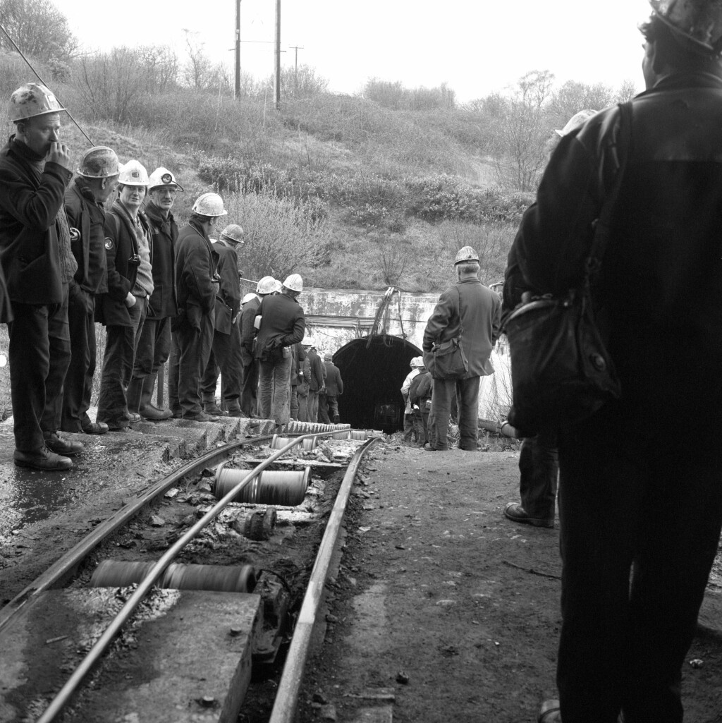 Cwmgwili Colliery, 1978, afternoon shift waiting for their ride at the entrance of the mine.