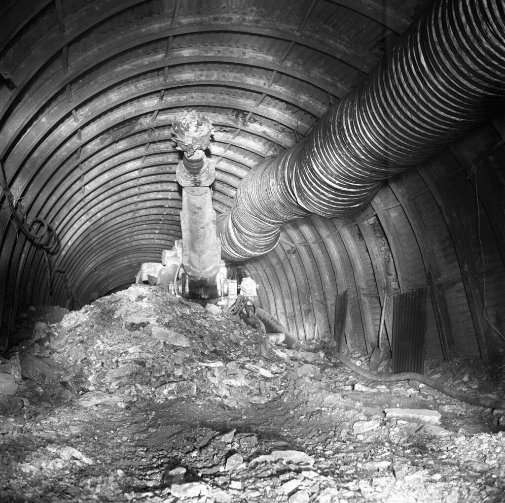 Aberpergwm Colliery, Dosco Road heading machine and auxiliary fan ducting, c.1978