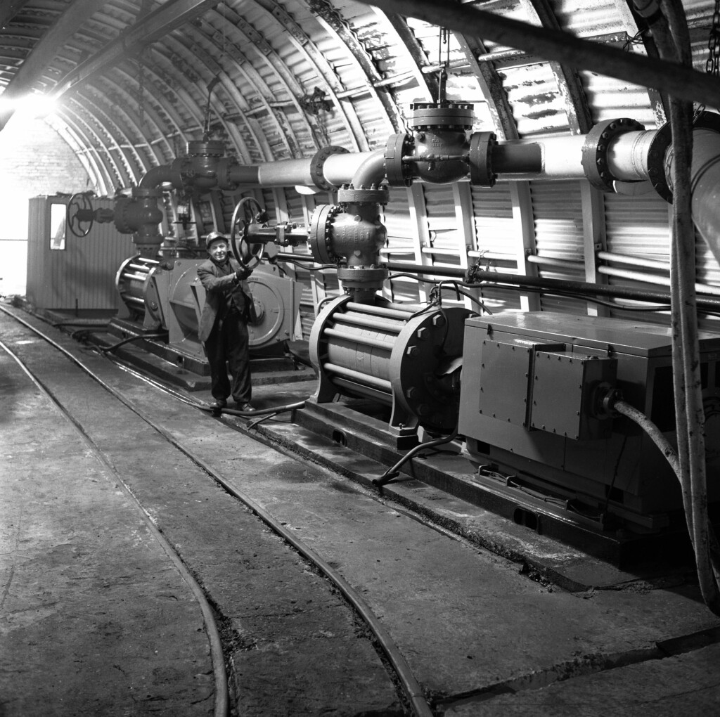 Abernant Colliery, miner at a pumping station at pit bottom, 1978