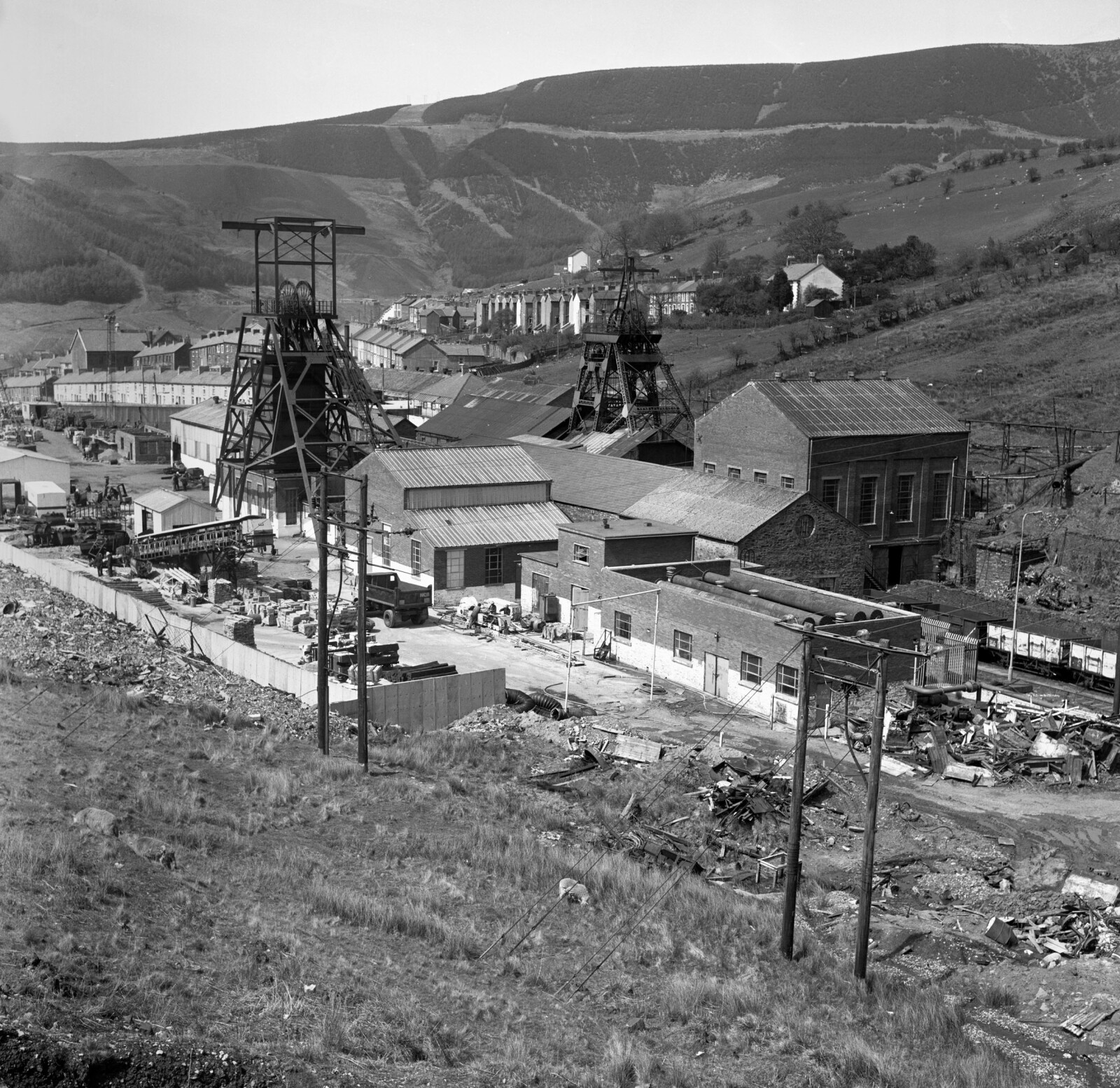 Garw Colliery in 1977, with village in the background.