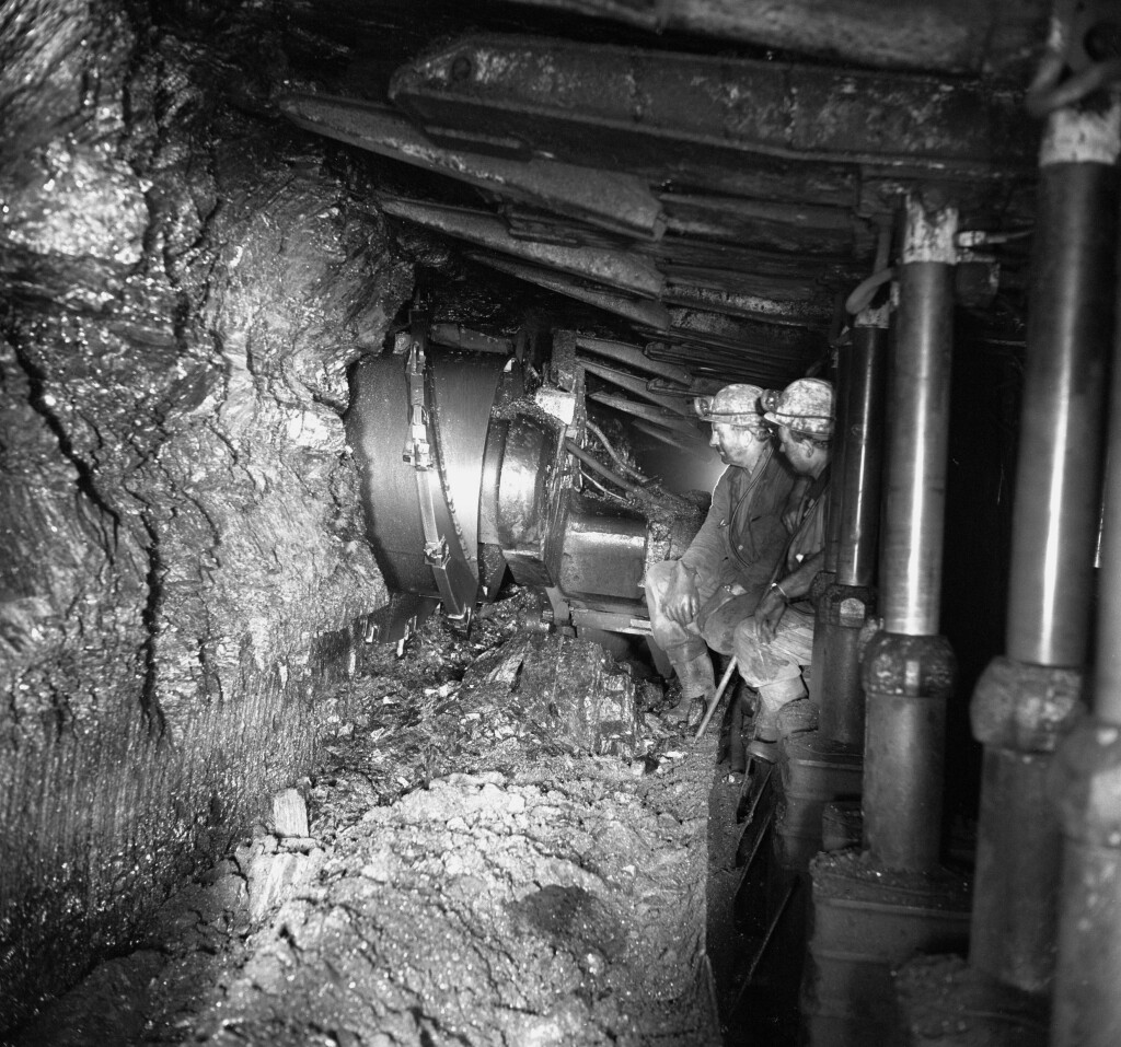 Overmen inspecting a shearer on the Six Feet Seam, Brynlliw Colliery 15 December 1977