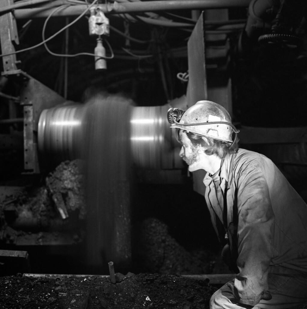 Oakdale Colliery, coal conveyor attendant, c.1978