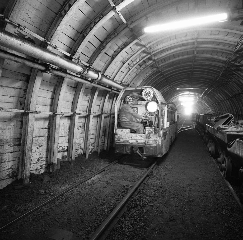 Oakdale Colliery, electric locomotive near the pit bottom, c.1978